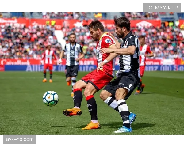 西甲劲旅后防坚如磐石，稳固防守成争冠关键转折点