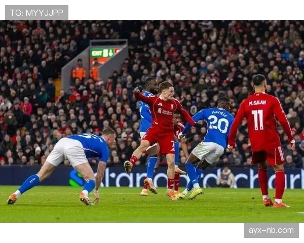 西汉姆联边路进攻再显威力，战术革新助球队持续高光