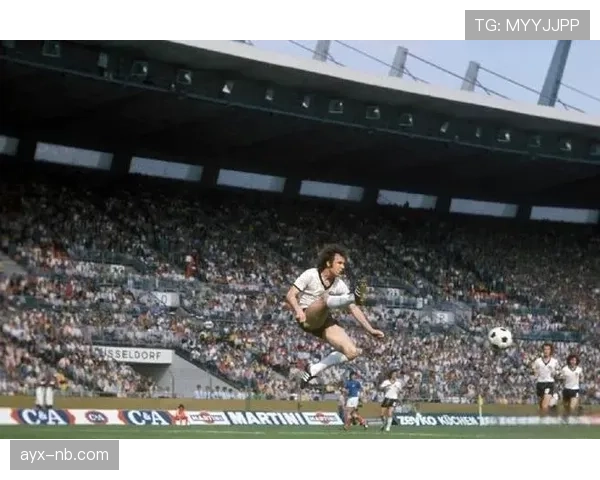 贝肯鲍尔的传球艺术如何重塑现代足球战术，引发战术革新浪潮