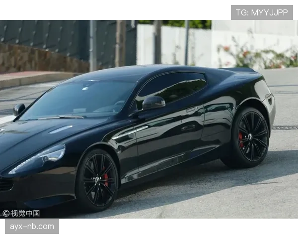 皮克居然在家装成富豪，豪车都比隔壁街明星多，那日常到底啥样？